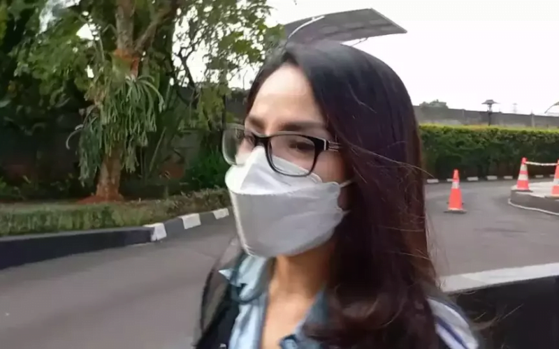 Windy Yunita Bastari Usman atau Windy Idol usai diperiksa sebagai saksi oleh tim penyidik KPK terkait kasus dugaan suap pengurusan perkara di MA di Gedung Merah Putih KPK, Jakarta, Senin, 29 Mei 2023.